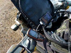 strom-unterwegs-usb-laden-motorrad-enduro-tour-006