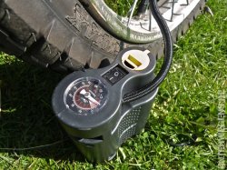 strom-unterwegs-usb-laden-motorrad-enduro-tour-009