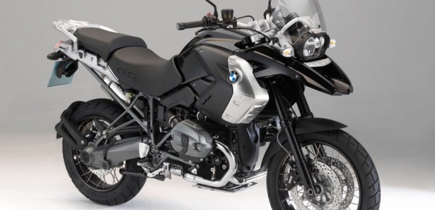 2011 BMW R 1200 GS Triple Black – Star Wars in Bayern Das 2011 Modell der BWM R1200GS wird in einem unverwechselbaren Schwarz-Look erscheinen. Star Wars Fans würden sagen “jetzt hat sie zur dunklen Seite” übergewechselt TRIPLE BLACK ist der Name und...