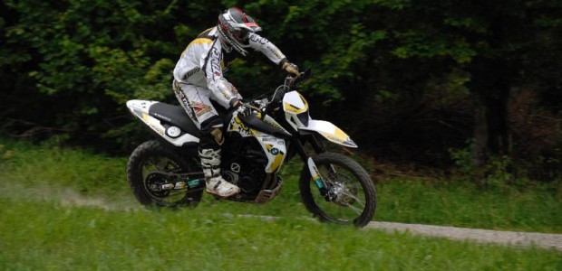 Gute Nachrichten für alle 800er GS Fans mit dem Wunsch auf knallharte Offroadabstimmung der Twin BMW. Touratech -der Garant für Qualität und Funktionalität- hat sich der BMW F800GS angenommen und...