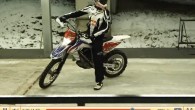 Meister Pfeiffer beeindruckt uns immer wieder mit seinen Stunt Einlagen. Normalerweise rockt er die BMW F800R auf dem Asphalt und lässt kaum das Vorderrad auf der Straße. Bei dieser Bike...