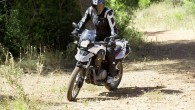 BMW knüpft an die Einzylinder Erfolge der 650 an und bringt die BMW G650GS auf den Enduro-Markt.