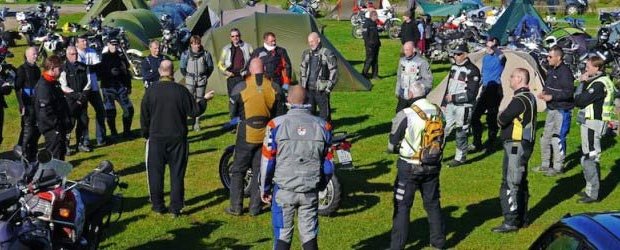 GS Meeting 2011 Norwegen, 10-jähriges Jubiläums Treffen Zum zehnten Mal trafen sich Freunde der BMW GS Großenduros an der schwedisch-norwegischen Grenze im Finnskogen. Ein tolles Jubiläum-Treffen mit viel Schottertouren, Erfahrungsaustausch und Genzingespräche rund um das Abenteuer Enduro...