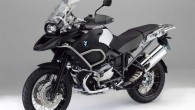 BMW Motorrad schmeißt 2011/2012 zwei neue GS Sondermodelle auf den Markt. Eine davon ist die BMW R 1200 GS Adventure Triple Black, der elegantes und “ready for Abenteuer” Boxer für...