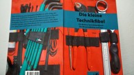 Buch: Die kleine Technikfibel – Für Motorradfahrer unterwegs Wer hätte gerne eine Basis-Einführung in die Motorrad-Schrauberwelt? Für diejenigen unter uns, die sich dem Thema gänzlich neu widmen, bieter die kleine Technikfibel von Joe Dakar (Stather) ein prima Einblick.