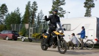 GS Meeting Norway 2009 – Enduro Treffen im Norden Zügigst über Schotterpisten düsen? Im vierten und fünften Gang über Wald- und Feldwege bügeln. Bergauf mit hüpfendem Hinterrad fahren und bergab dann wieder in der Kurve sliden … will man...
