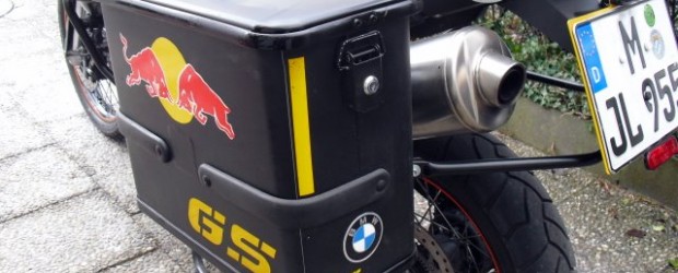 Schmale und individuelle Koffer an Jürgen’s BMW F800GS Wer gerne schmale Alu-Koffer an der 800er montieren möchte, der kann bei Jürgen Lenich’s spannender und kostenfreundlicher Variante abschauen. Mit einem passenden Trägersystem vom Markt und schlanken Alukoffern aus anderem...
