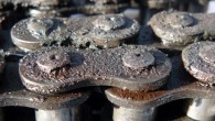 Nach 23.000 km war es nun soweit. Der erste Originalkettensatz ist aufgebraucht und darf ersetzt werden. Gerade die originale Erstkette -der im Sommer 2008 produzierten 800er- ist bei einigen Fahrer...