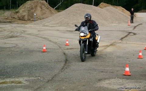 Enduro Training mit Mottouren Wer die großen Reiseenduros fährt und sich nicht nur auf dem Asphalt bewegen möchte, dem sei ein passendes Enduro Training empfohlen. Mottouren ist ein Veranstalter im Norden, der genau solche...