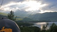 Die kalten Tage beginnen, aber die Fahrt muss weiter gehen. Zu Mittag hört der Regen auf und ich toure weiter über Tromsø auf die Vesterålen. Sie Sonne zeigt sich hier...