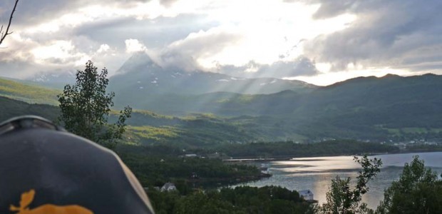 Nordkapp 2011 Tag 7 (651km): Kalte Fahrt über Tromsø auf die Vesterålen Die kalten Tage beginnen, aber die Fahrt muss weiter gehen. Zu Mittag hört der Regen auf und ich toure weiter über Tromsø auf die Vesterålen. Sie Sonne zeigt sich hier...
