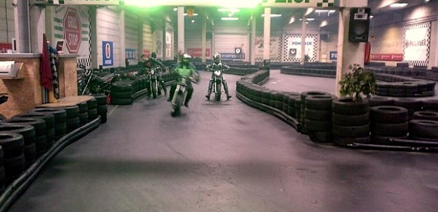Wintertraining Supermoto für Jedermann Was tun, wenn das Motorradfieber im Winter ansteigt und draußen noch Eis und Salz auf den Straßen liegt? Wie schon mal auf die neue Saison vorbereiten und die Zweiradgeschmeidigkeit erhalten?...