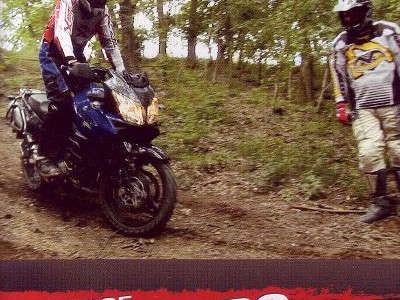 Wer mit seiner Reiseenduro ein wenig Abenteuer und Action im Gelände sucht, der sollte sich auf die Fahrtechnik fernab der Straße vorbereiten. Tourenfahrer bietet ein Enduro DVD Training für Reiseenduros...