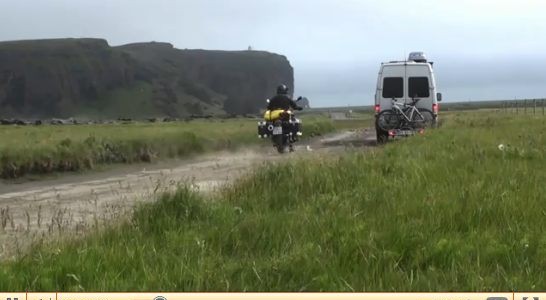Wer sagt denn, dass kleine Kinder und Motorradreisen nicht unter einen Hut passen? Martin Wickert -Vertriebsleiter bei Touratech- beweist das Gegenteil zusammen mit Kind und seine Frau Katja. Die “Lösung”...